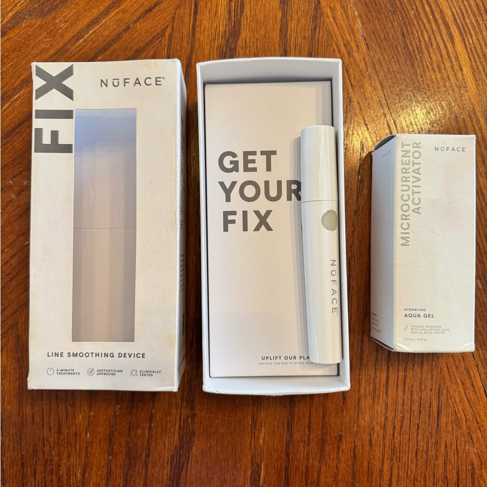 NuFACE Fix Line Smoothing Device set Plus 3.3oz Microcurrent Activator Aqua Gel